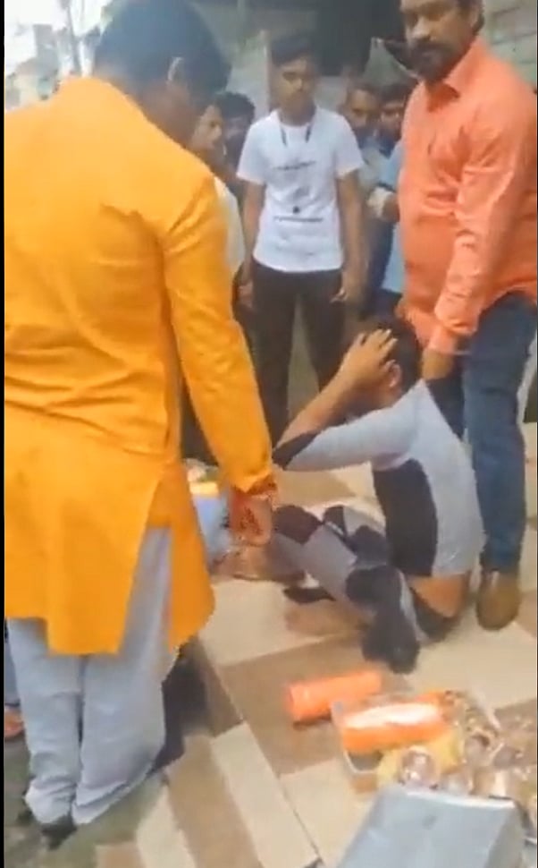 Muslim bangle seller thrashed publicly in Indore, case filed against unidentified men