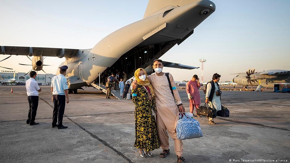 Kabul airlift is accelerating but still hampered by chaos