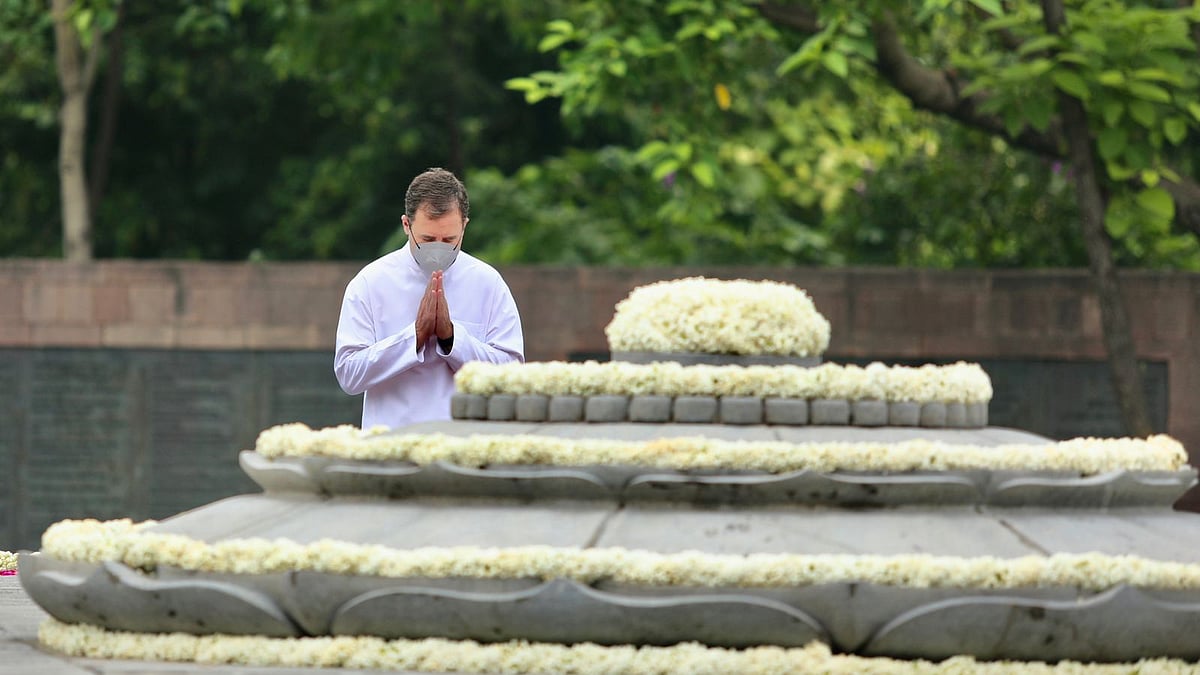 Rahul pays floral tributes to Rajiv Gandhi on his 77th birth anniversary