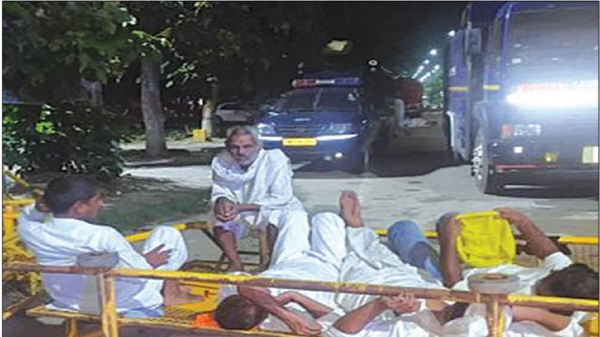 Farmers in Karnal turned police barricades into beds