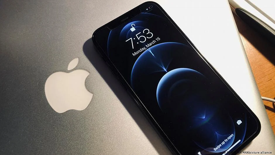 Apple postpones rollout of iPhone photo scanning in US (photo: DW)
