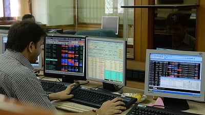 The market capitalization of companies listed on BSE witnessed a sharp erosion, declining by Rs 8,91,729.43 crore to Rs 3,50,19,998.87 crore.
(Representative Image of stock exchange) (photo courtesy: NH Library)