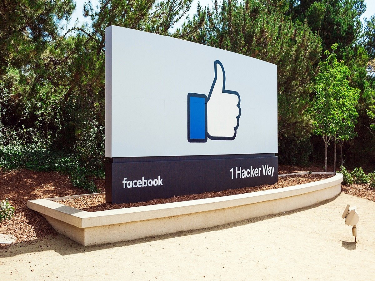FB reportedly working on custom server chips