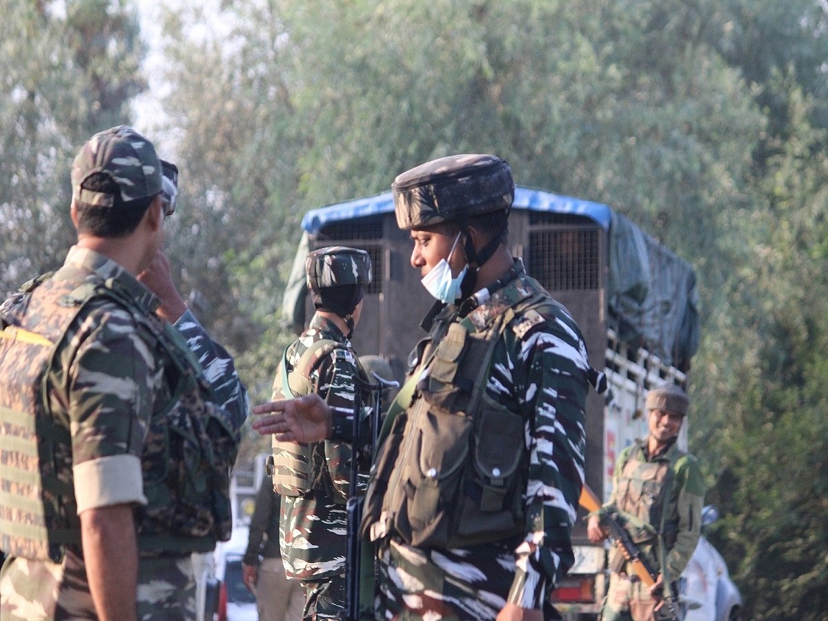 Infiltration bid foiled, 3 army soldiers injured in Uri LoC