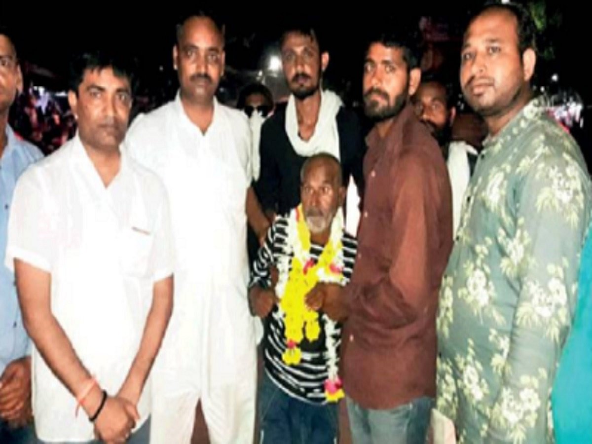 Social media posts by 3 friends reunite missing 60-yr-old man from Ajmer with family