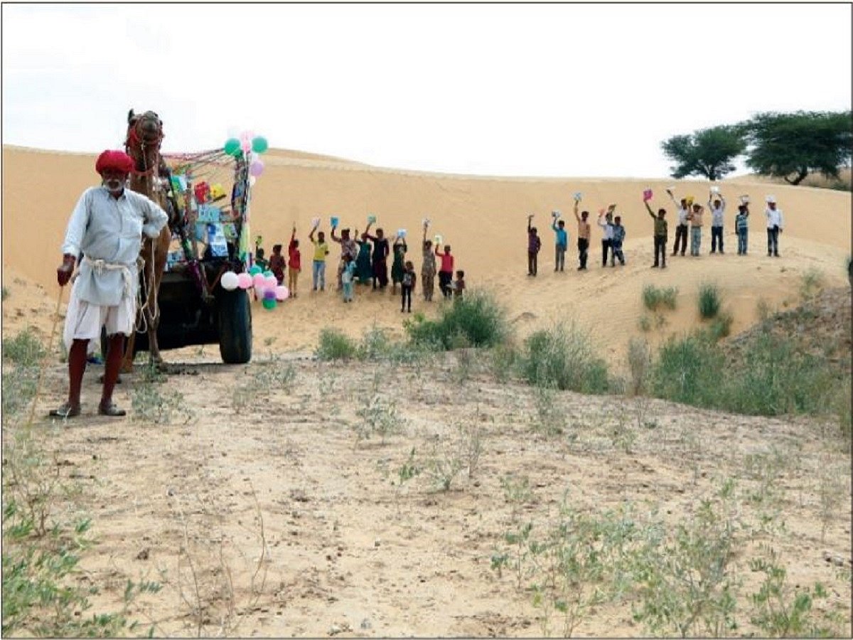 Camels take books to children in the desert