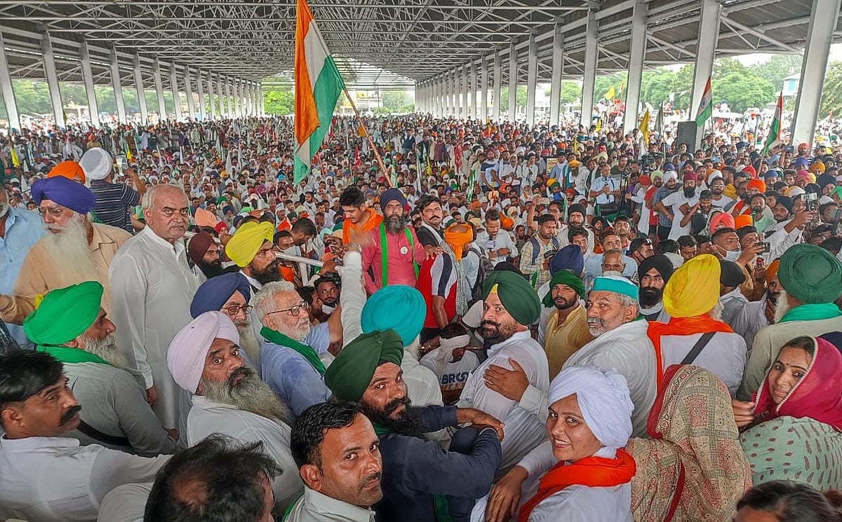 Farmers gherao Karnal secretariat after inconclusive meeting with DC