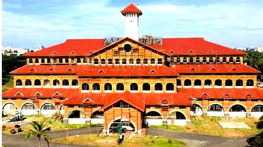 Left-dominated Kannur Varsity includes Golwalkar, Savarkar books in PG course