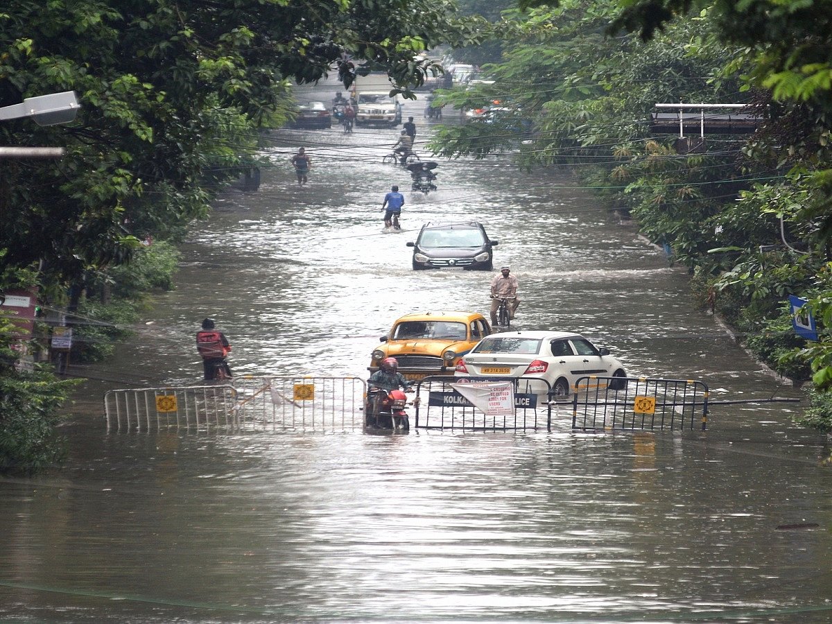 Incessant rains inundate Kolkata and South Bengal