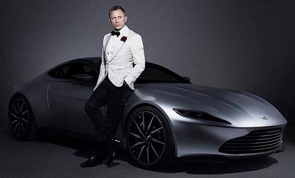 Daniel Craig named honorary Royal Navy commander