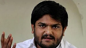 Sedition, rioting and criminal cases unlikely to prevent Hardik Patel joining BJP