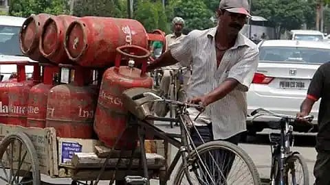 Festive season sees jet fuel, commercial LPG price hike; domestic LPG rates hold steady