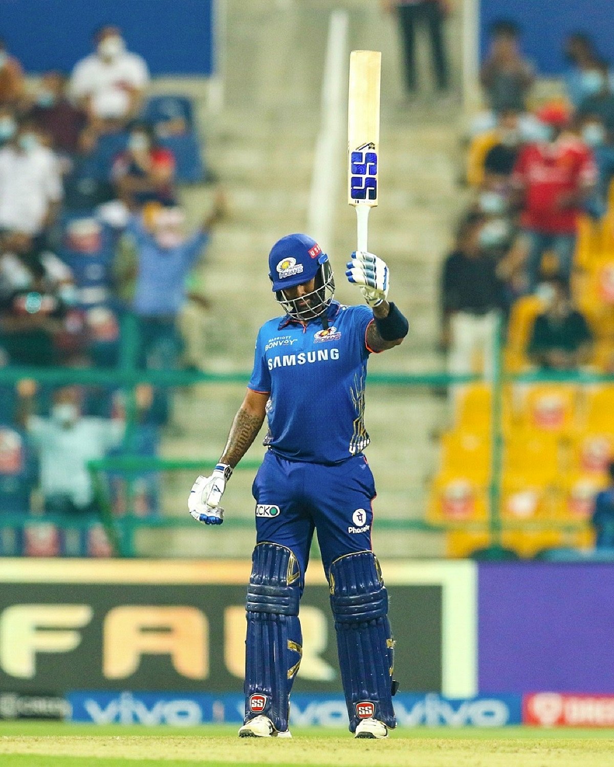 India beat Zimbabwe by 71 runs, to face England in the semifinals