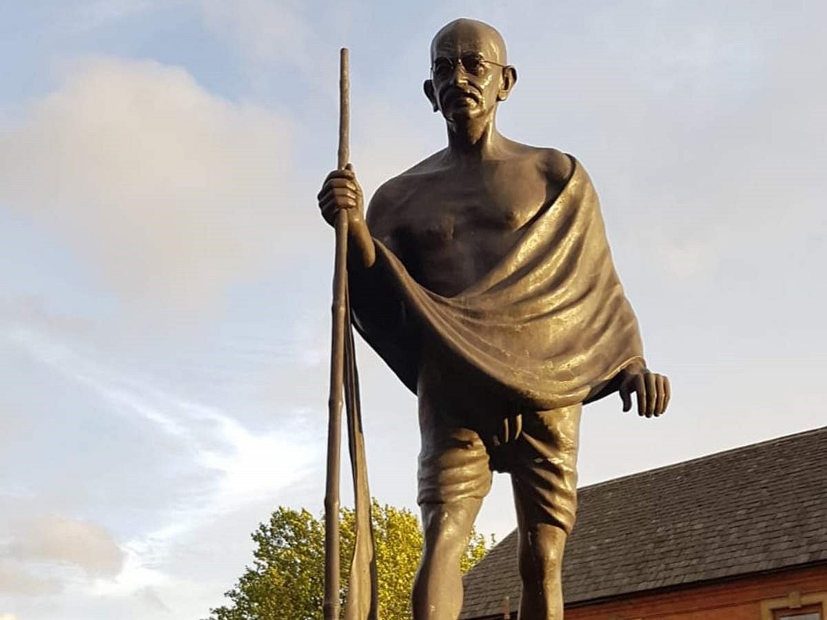 UP: Speeding truck hits Gandhi statue, damages structure