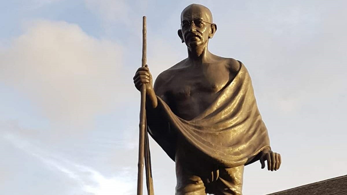 UP: Speeding truck hits Gandhi statue, damages structure