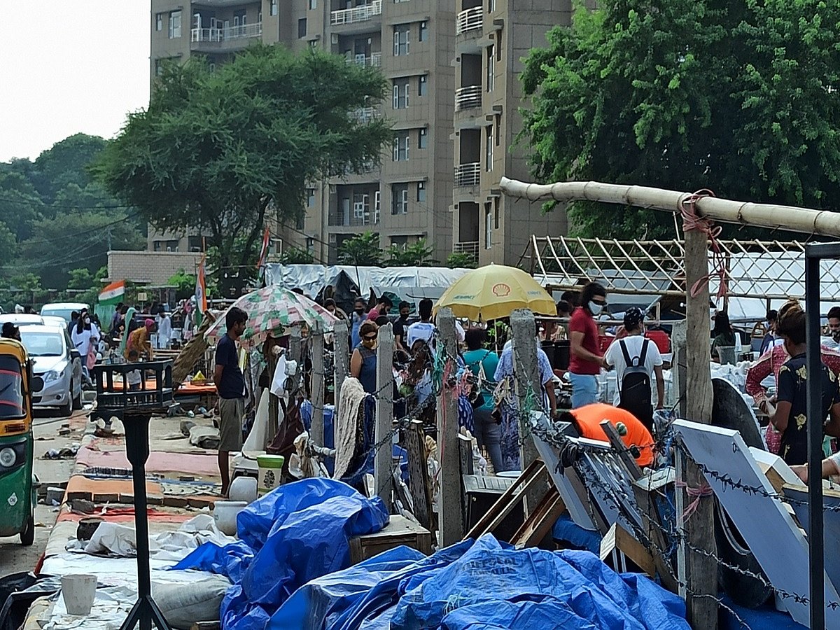 Gurugram authorities conduct demolition drive in Banjara Market