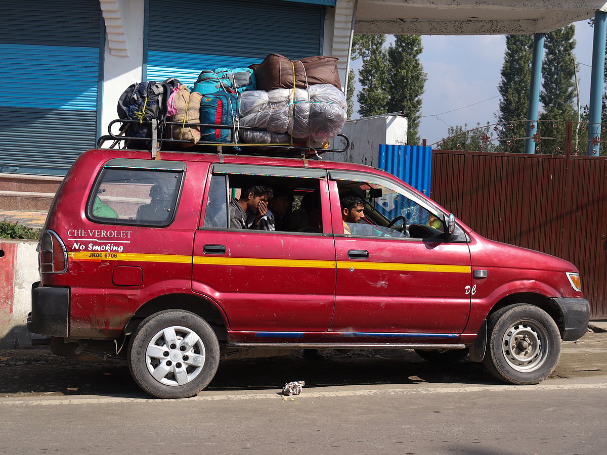 Exodus of migrant workforce may hit Kashmir badly