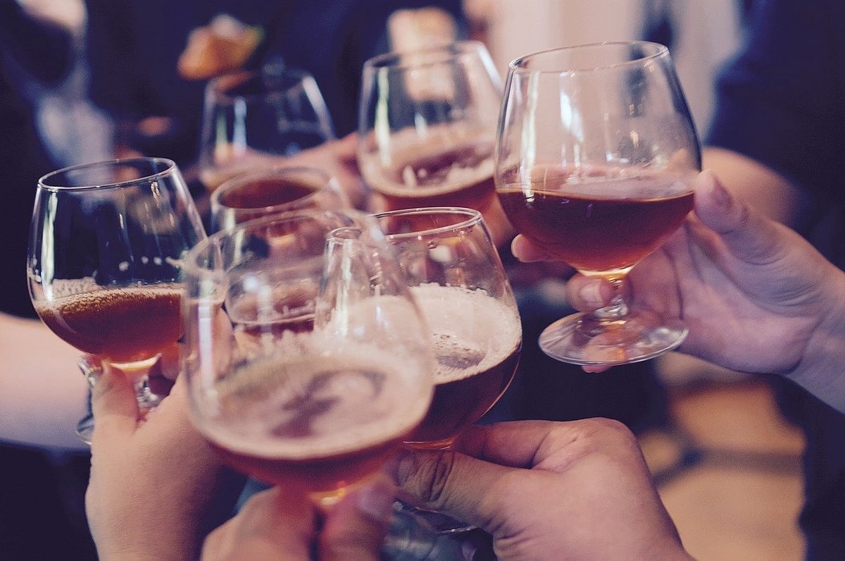 Patna Police raids liquor party in posh locality, one held