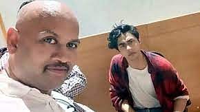 KP Gosavi in selfie with Aryan Khan at NCB office