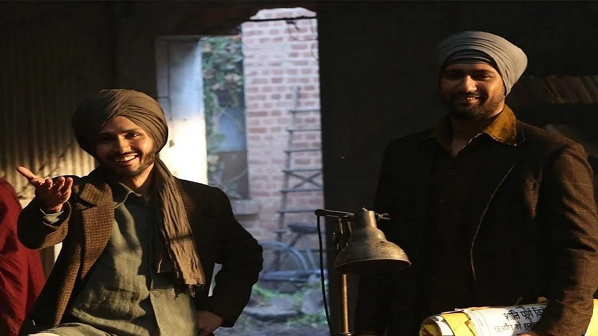 Vicky Kaushal introduces Amol Parashar who will be seen as Shaheed Bhagat Singh in 'Sardar Udham"