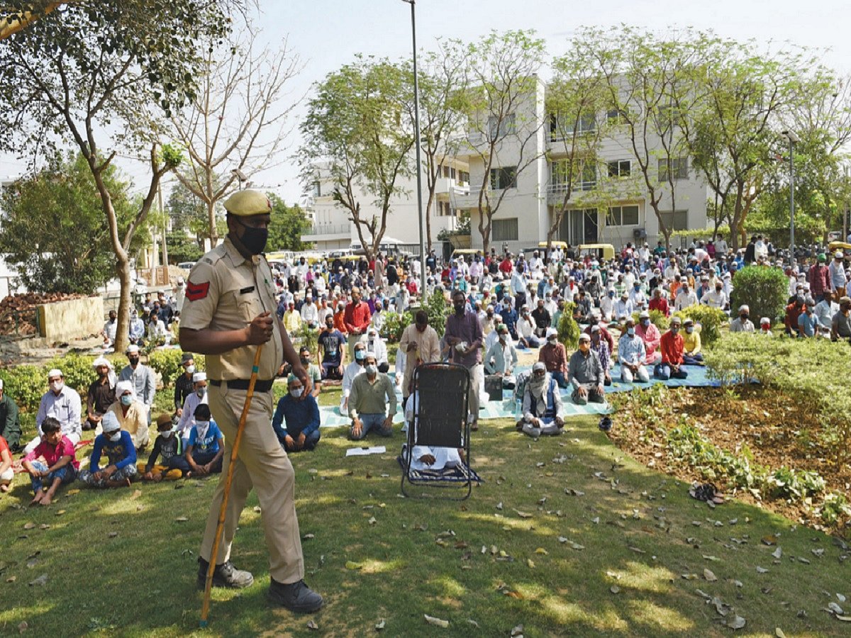 Gurugram Police detain but fail to arrest 'Namaz' disruptors raring for trouble