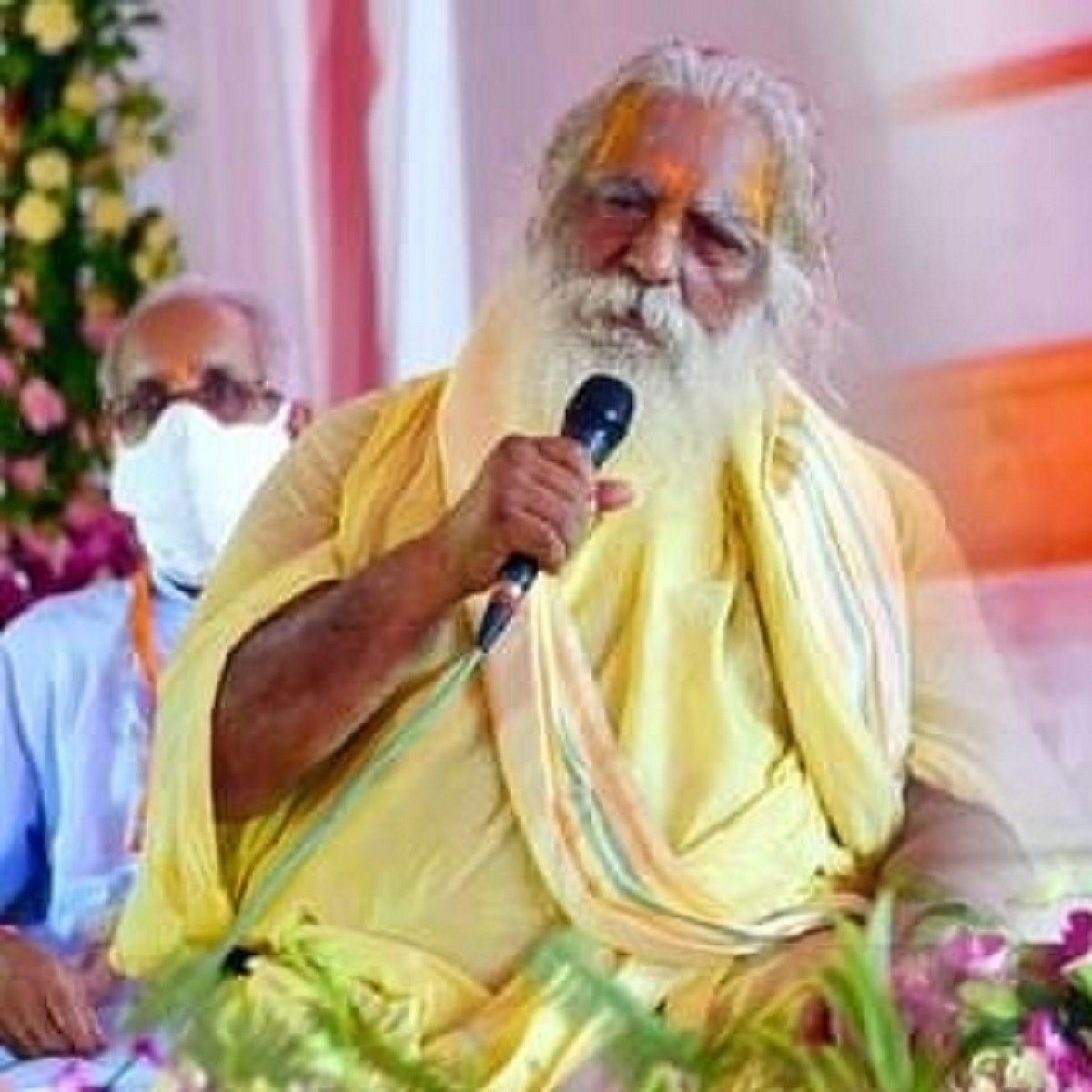 Mahant Nritya Gopal Das on oxygen support