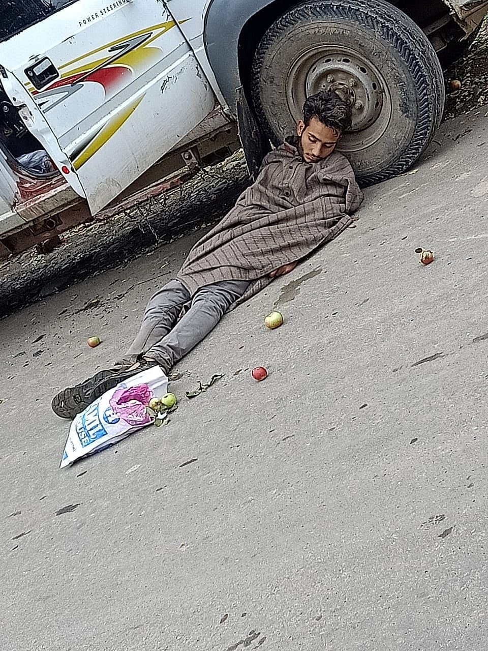 Youth carrying fruits home shot dead in J&K’s Shopian