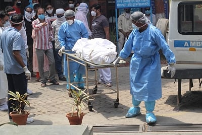 UP: Hospital in Firozabad sealed for treating patients on pavement outside
