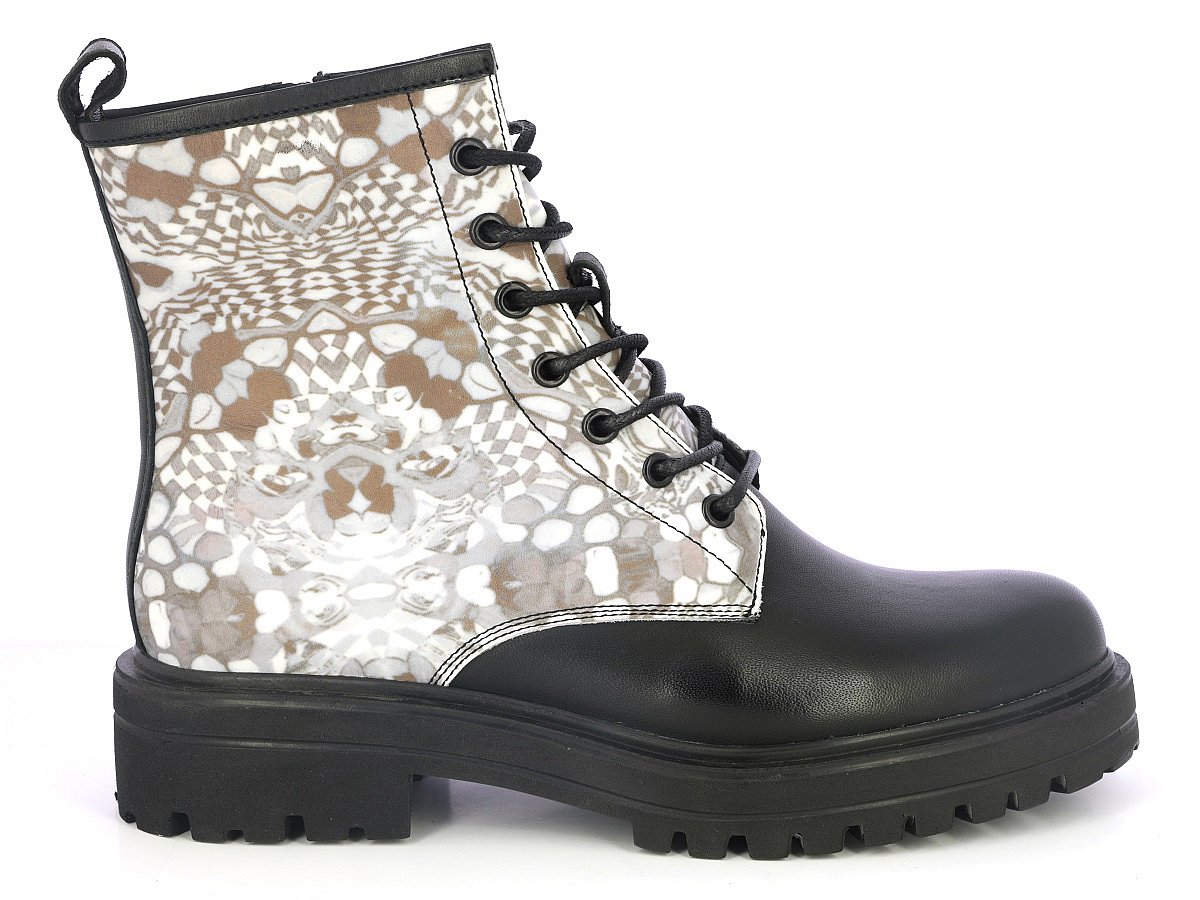 Fashion shoes: Combination of comfort and style is necessary
