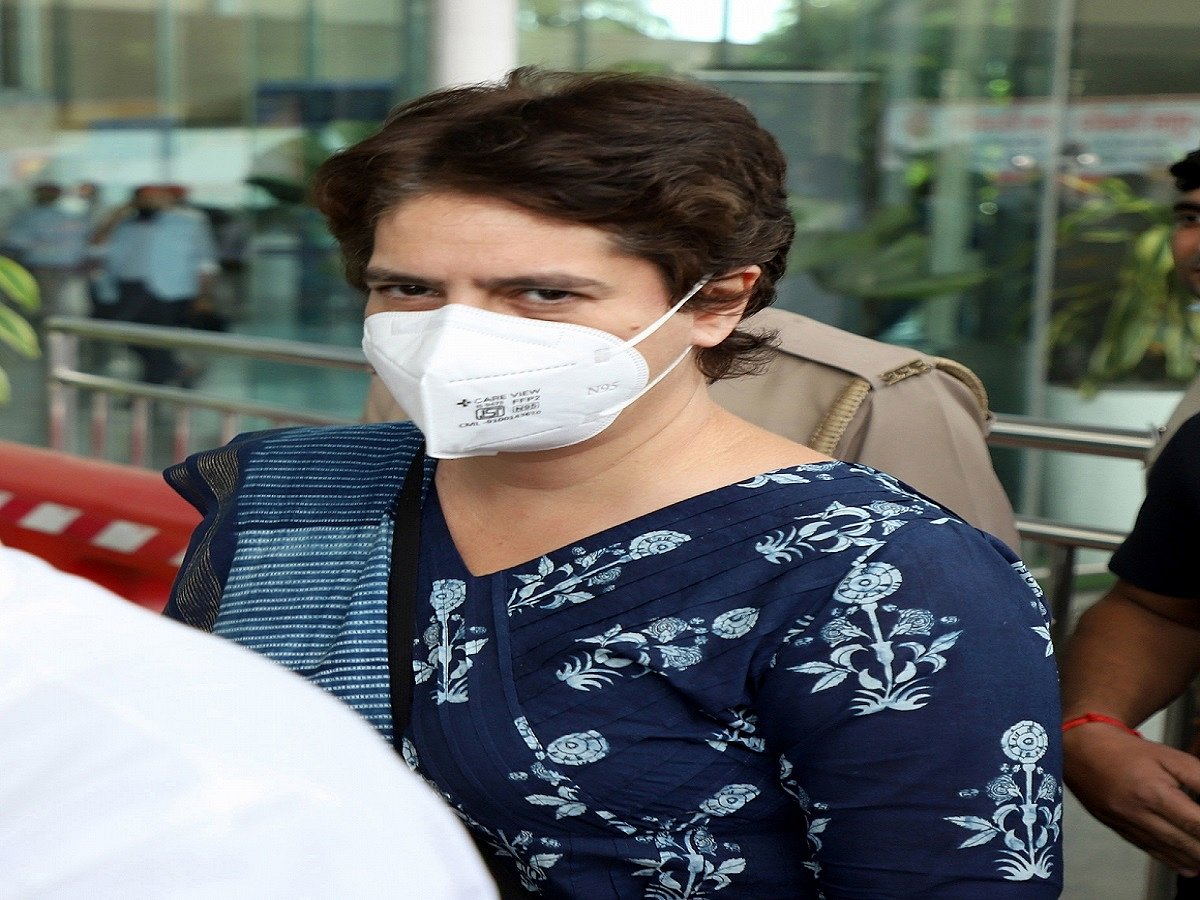 Priyanka Gandhi in Lalitpur to meet family of dead farmer