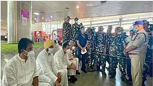 Rahul Gandhi leaves for Lakhimpur Kheri from Lucknow airport in own vehicle after brief dharna
