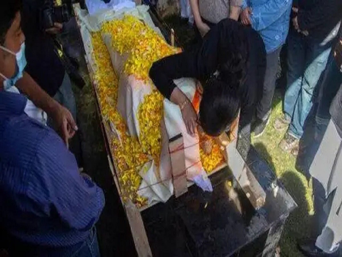 Spectre of return to 1990s militancy hangs over Kashmir Valley following killing of prominent Kashmiri Pandit 
