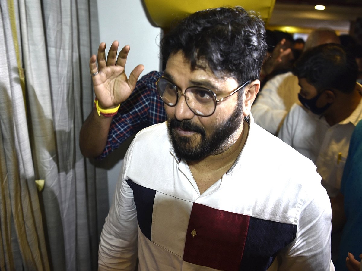 Babul Supriyo resigns as BJP MP after meeting LS Speaker