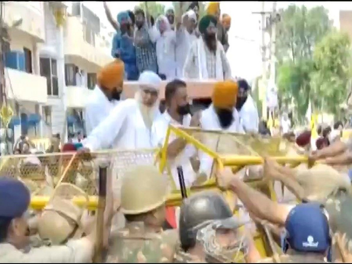 Farmers hold protests across Punjab, Haryana over delay in purchasing paddy