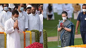 Sonia, Rahul pay tributes to Mahatma Gandhi, Lal Bahadur Shastri on their birth anniversaries