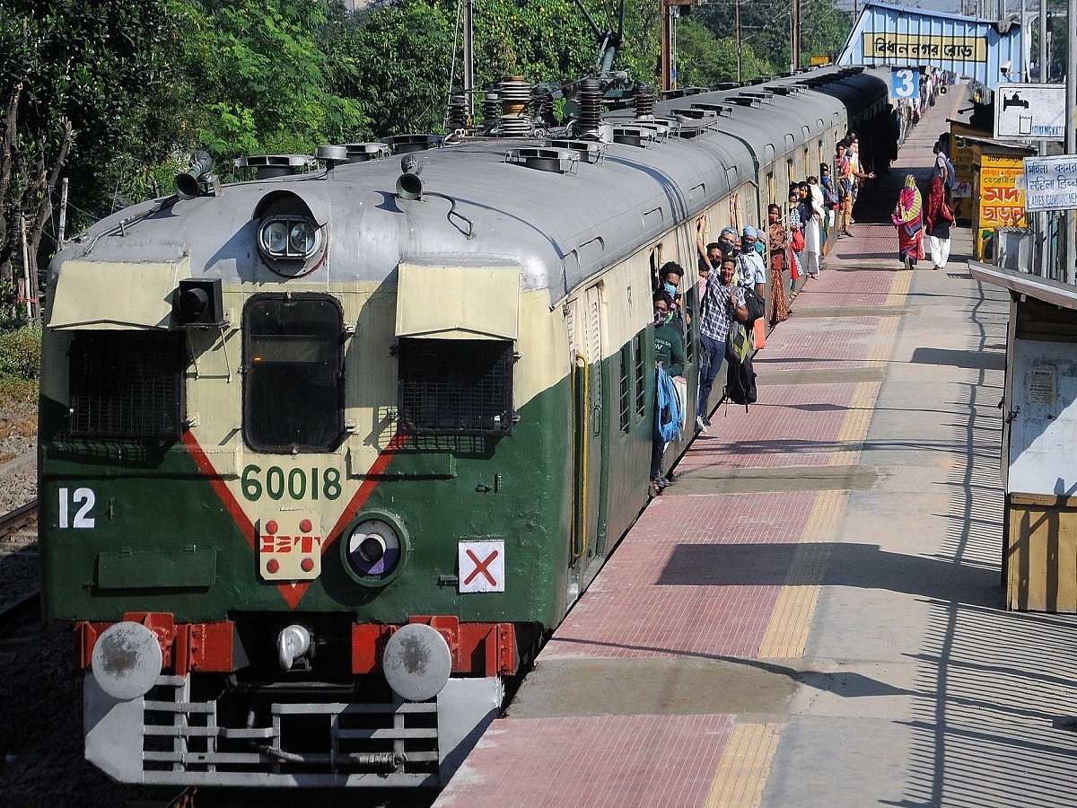Local train services start in Bengal with 50% capacity