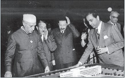 This is why those who engage in mud-slinging at Nehru are political pygmies 