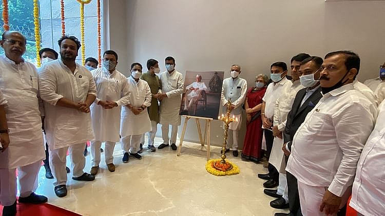 'National Herald' launches its Mumbai edition on Pt. Nehru's 132nd birth anniversary