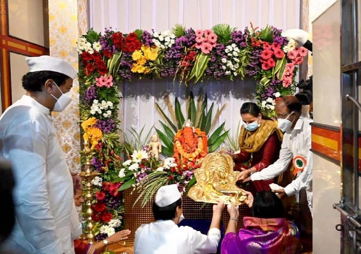 Maharashtra: After 9 years, Lord Ganesha dons his gold 'mukhauta' again