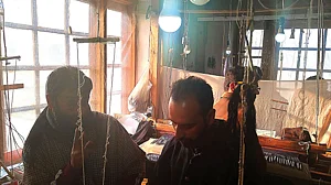 Kashmiri weavers of Pashmina ‘Kani’ shawls left in the lurch