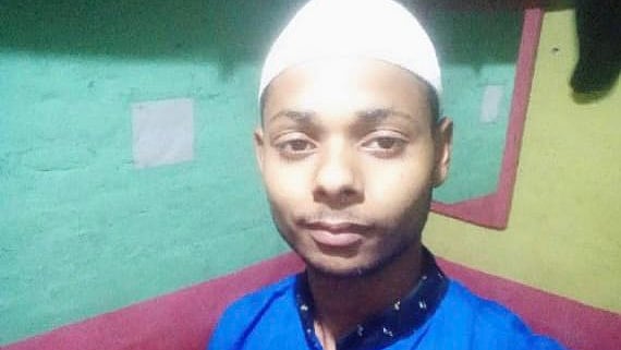 Kasganj: Loopholes in police version; Altaf's father says he is illiterate, police  wrote settlement letter