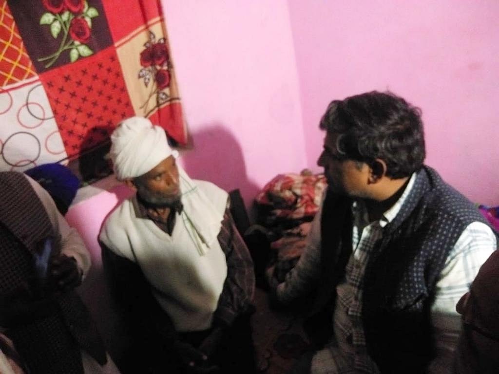 Kasganj: Loopholes in police version; Altaf's father says he is illiterate, police  wrote settlement letter