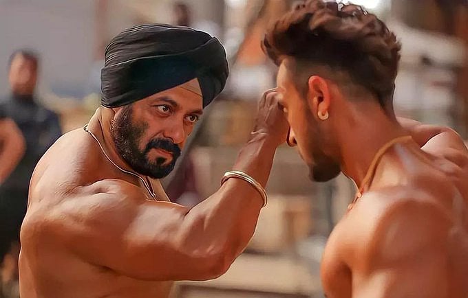 Salman Khan goes solo in 'Antim'