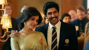 Ranveer brings India's greatest cricket story alive in '83' trailer