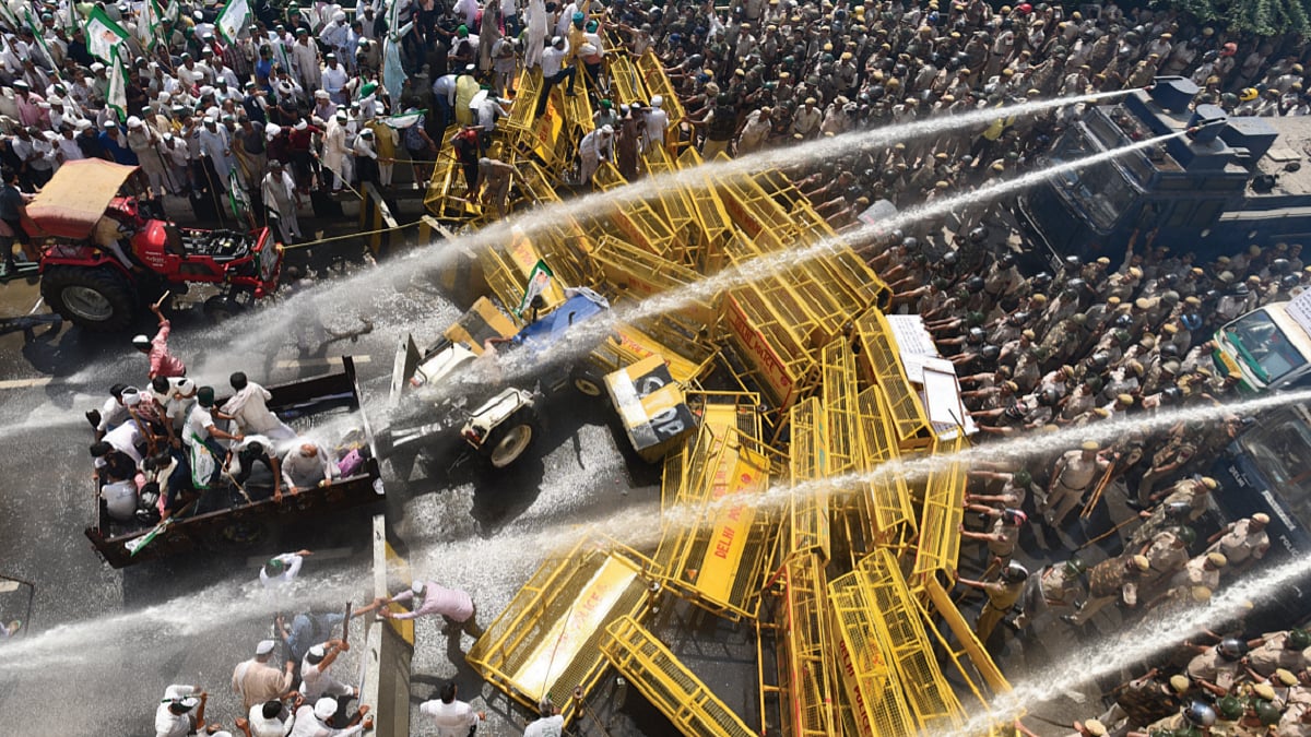 Water cannons used against the farmers