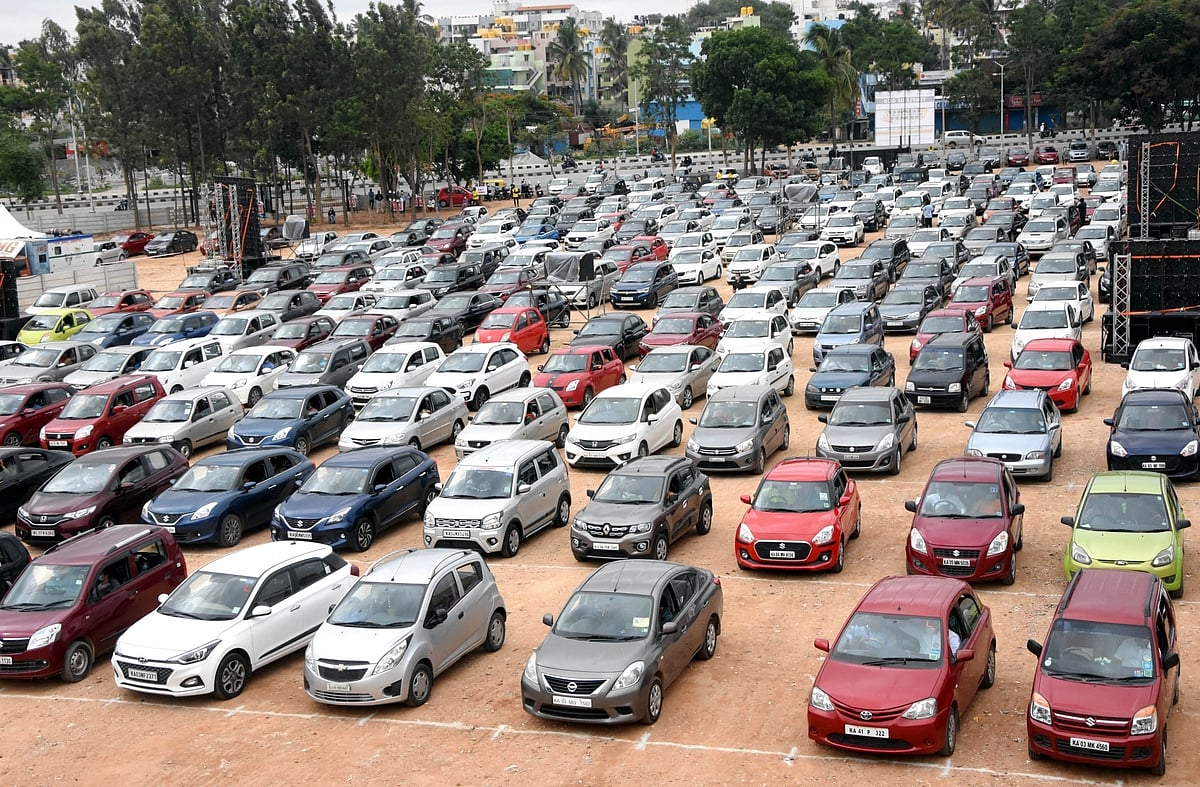 South Delhi multi-level parking facility collapses, Mayor orders probe