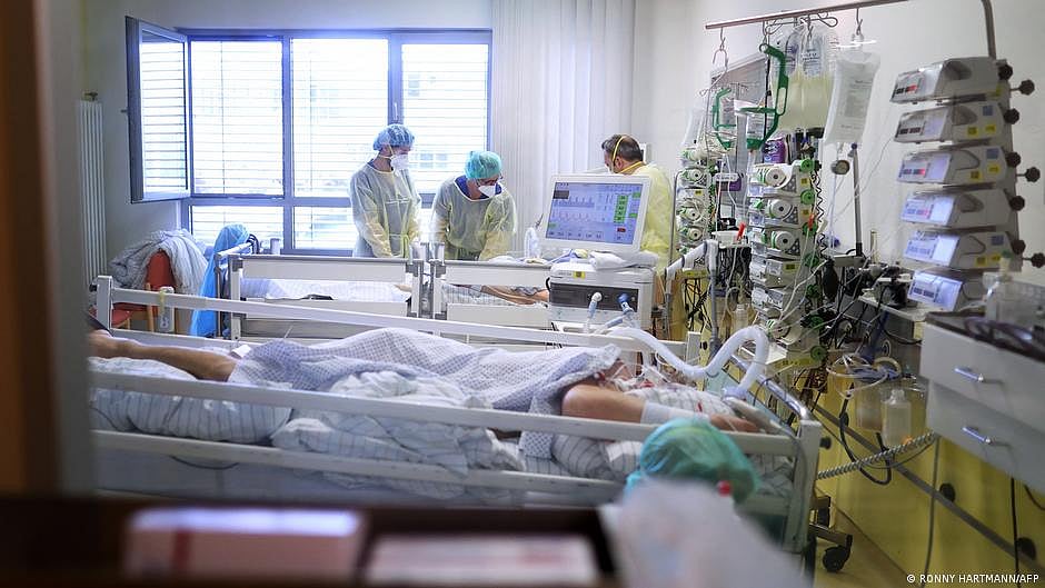 Australia's COVID-19 cases, hospitalisations hit new records
