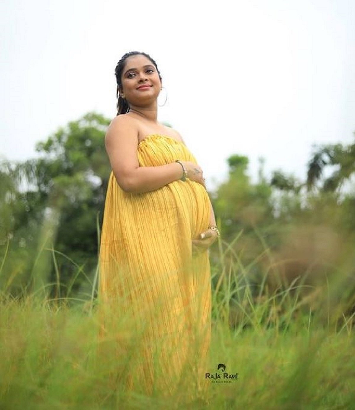 Look glamorous for your maternity photoshoot