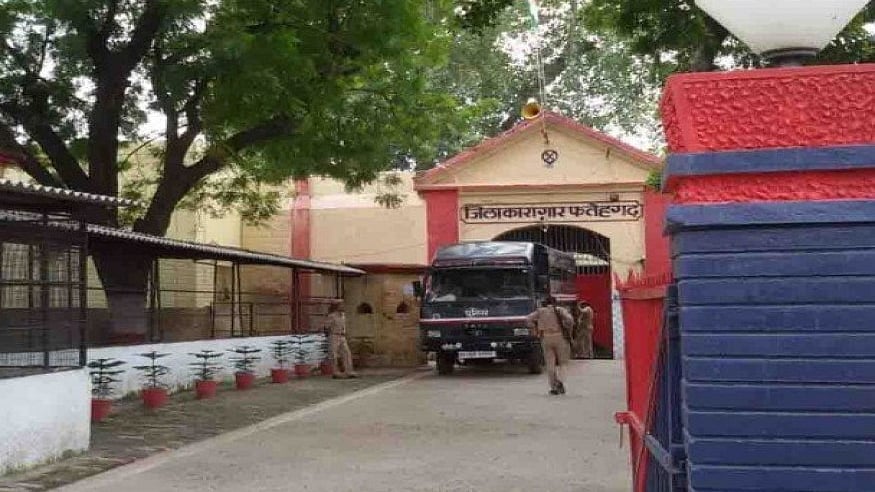 Prisoner dies, 30 cops injured in clash at UP jail