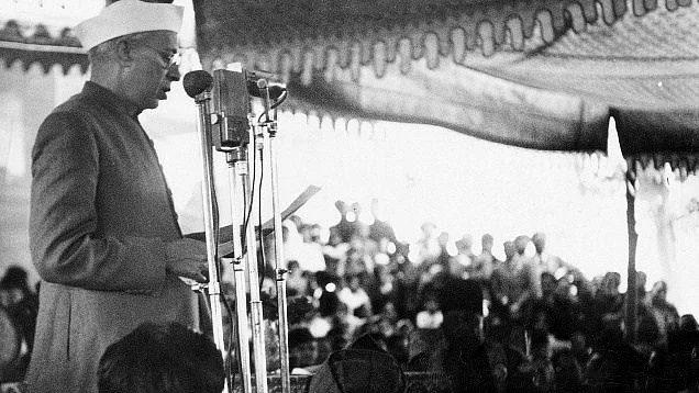 Jawaharlal Nehru, the then Prime Minister, addresses the AMU Convocation at Aligarh, 24 January 1948. 